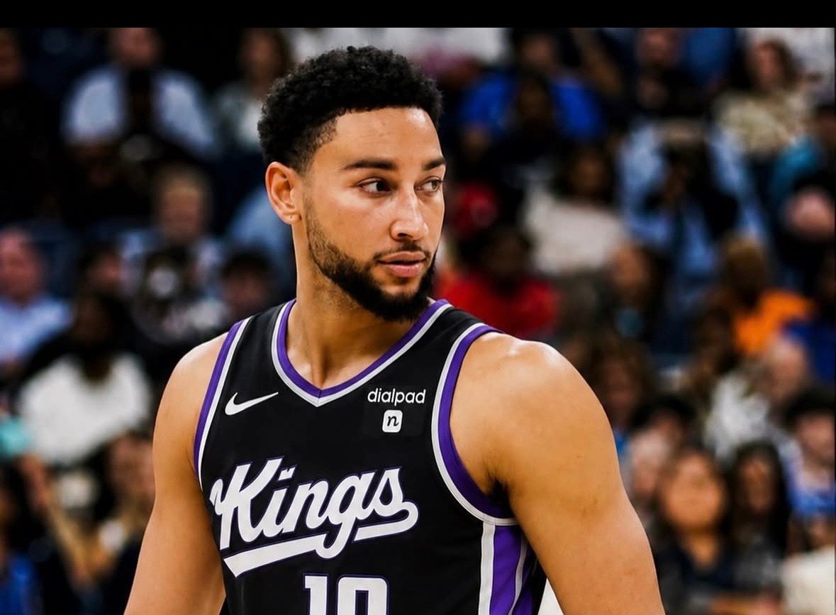 Ben Simmons firma con Sacramento Kings y vuelve a la NBA