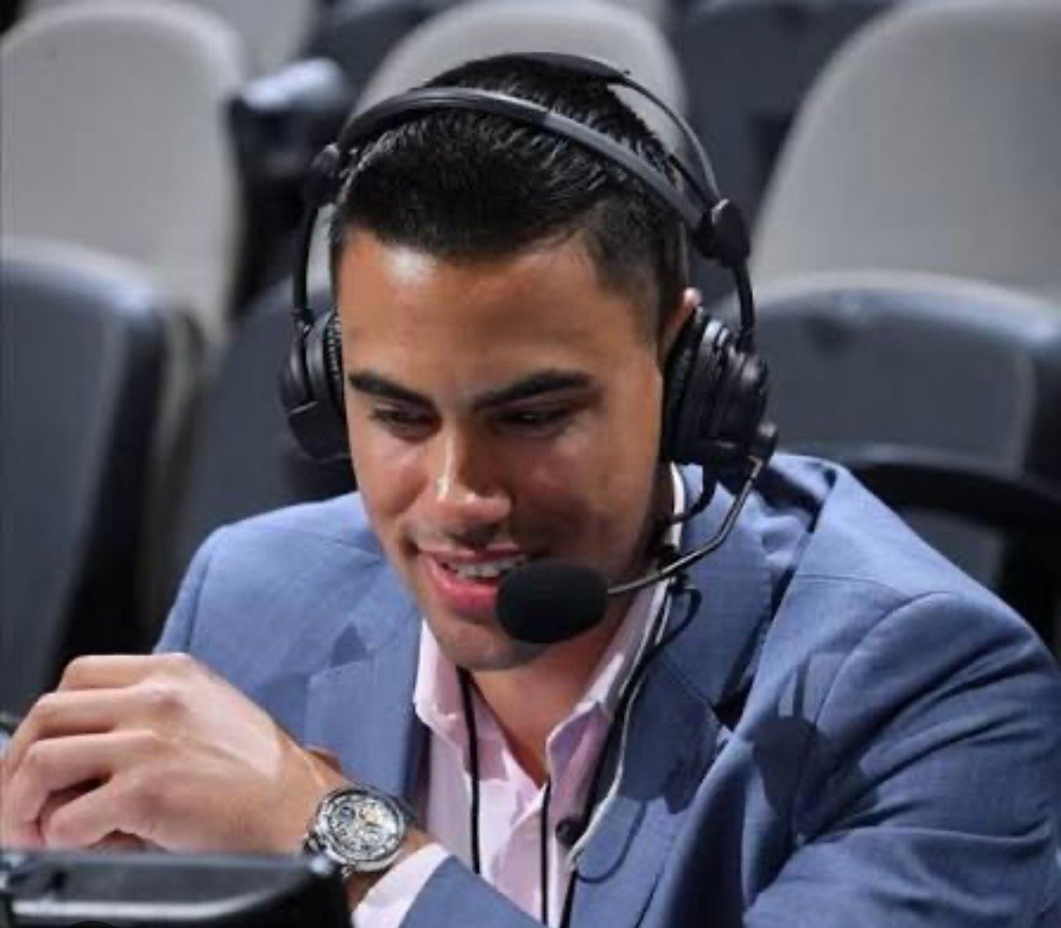 Locutor de Spurs vuelve tras acusaciones personales