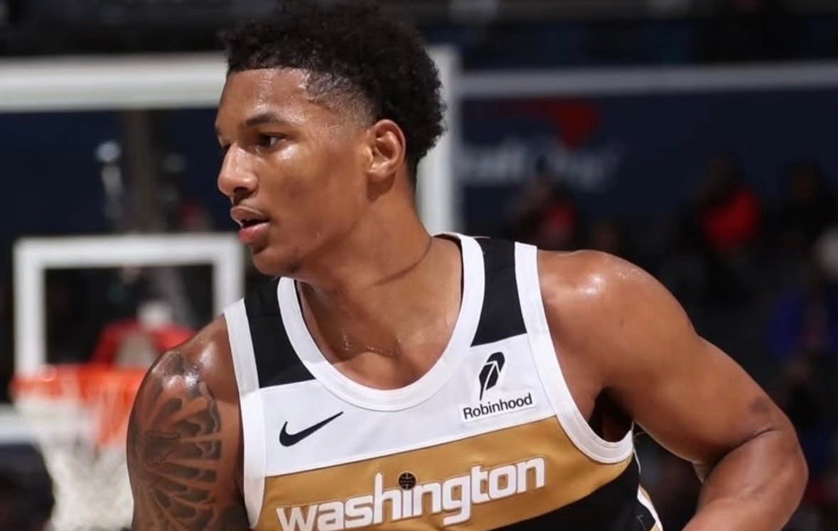 Pelicans fichan a Julian Reese con contrato two-way NBA