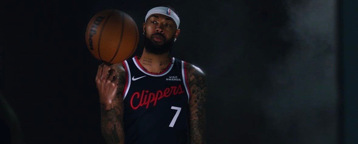 Lesiones dejan a Clippers cortos en el ala para inicio de temporada