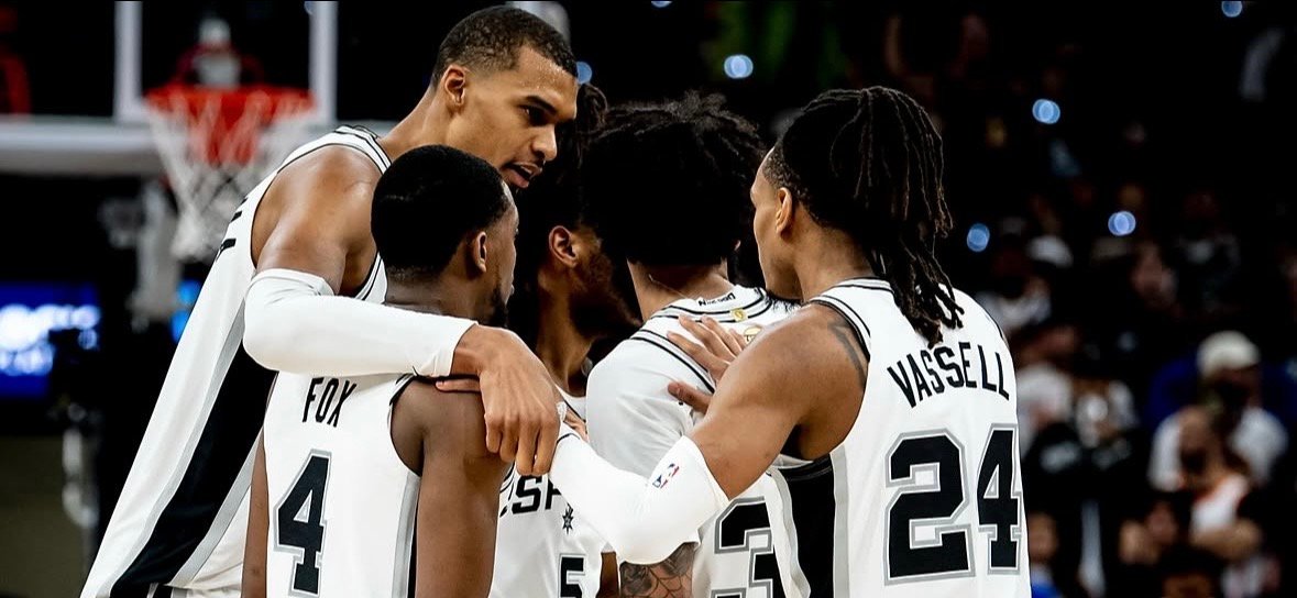 «Un gran problema que tener»: el quinteto de los Spurs, la gran incógnita de su pretemporada