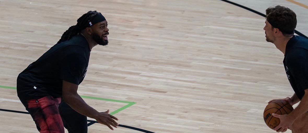 Lu Dort debuta con los Hawks y destaca su versatilidad defensiva